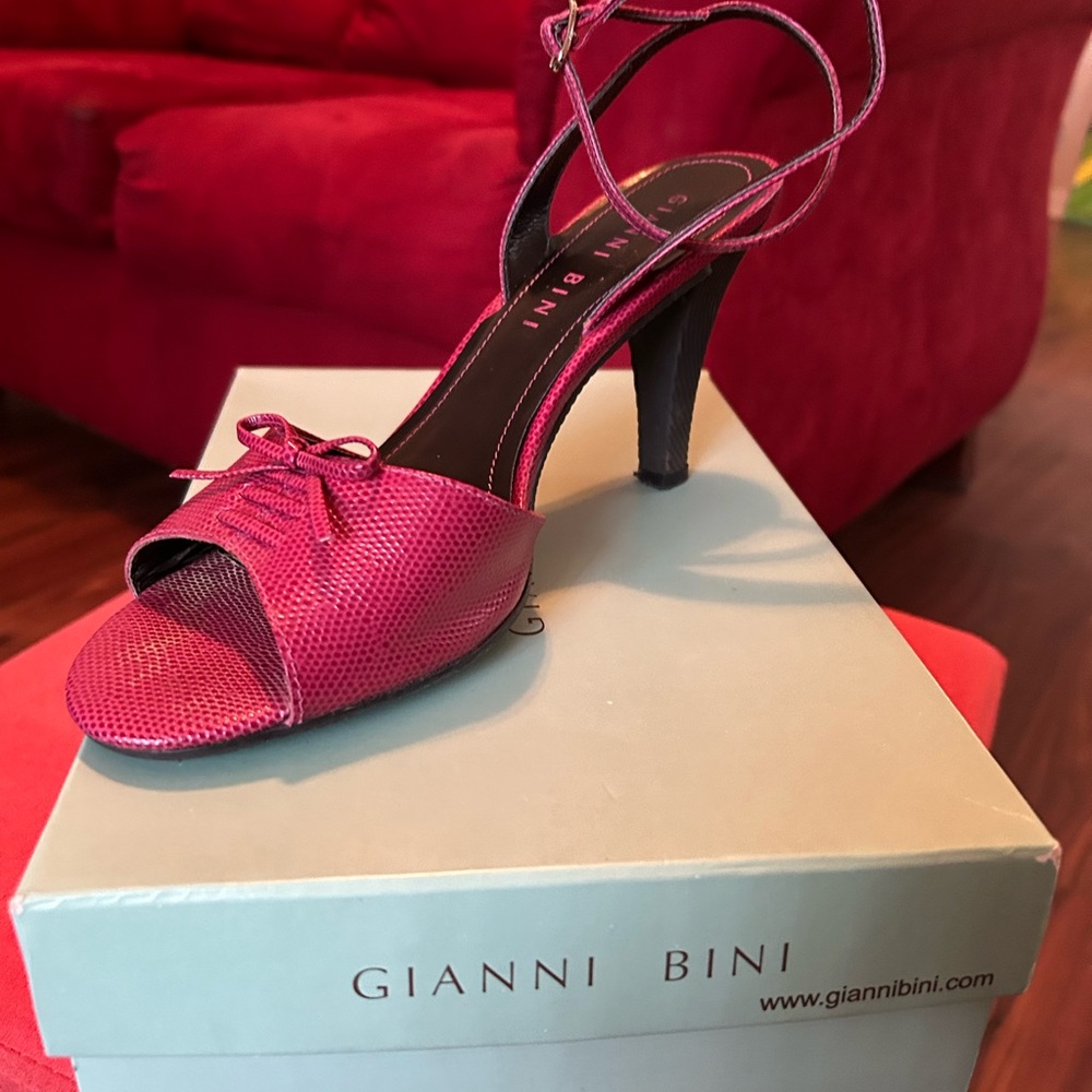 Gianni Bini Fuchsia Heels